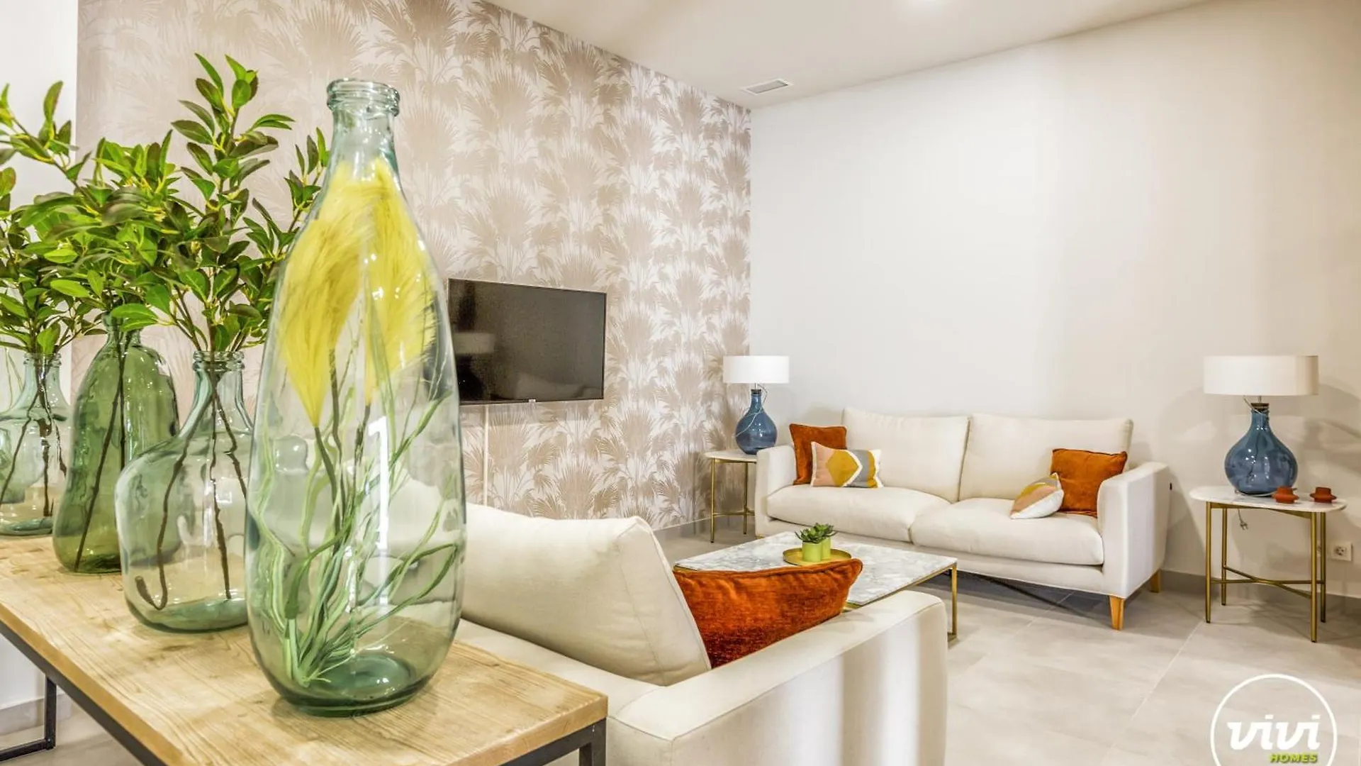 Vivi Homes - Luxor Gym, Pool, Terrace & Beach 미하스 아파트