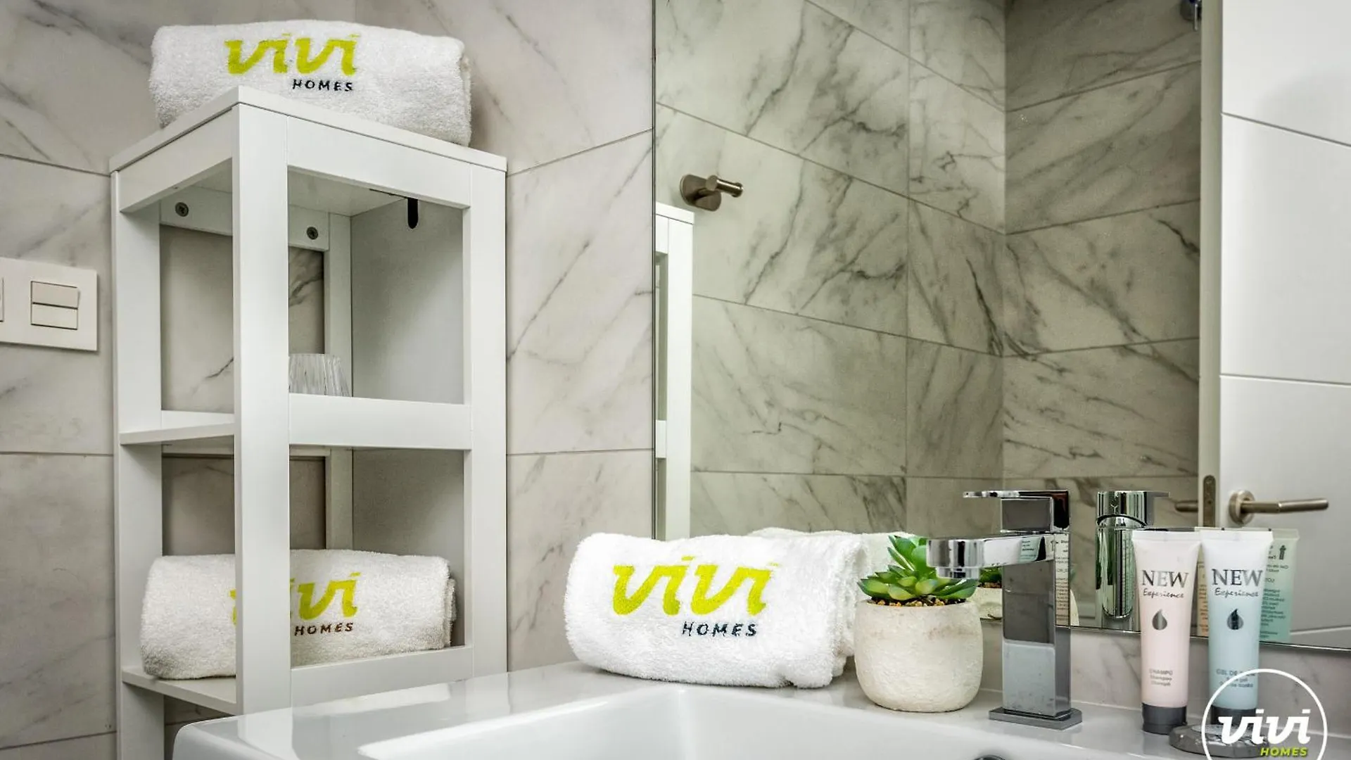 아파트 Vivi Homes - Luxor Gym, Pool, Terrace & Beach 미하스