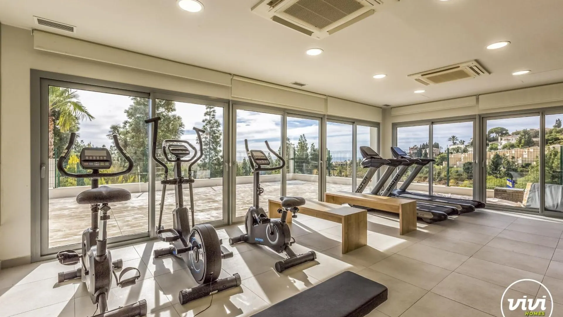 Vivi Homes - Luxor Gym, Pool, Terrace & Beach Mijas Apartment