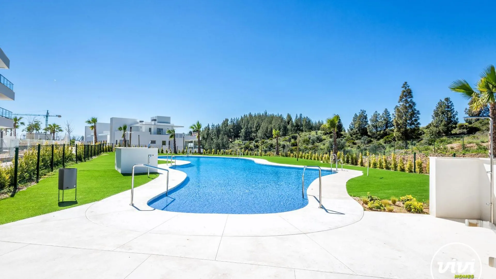 Vivi Homes - Luxor Gym, Pool, Terrace & Beach Mijas Apartment